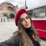 Роскошные услуги эскорта от Полина работает в Москве