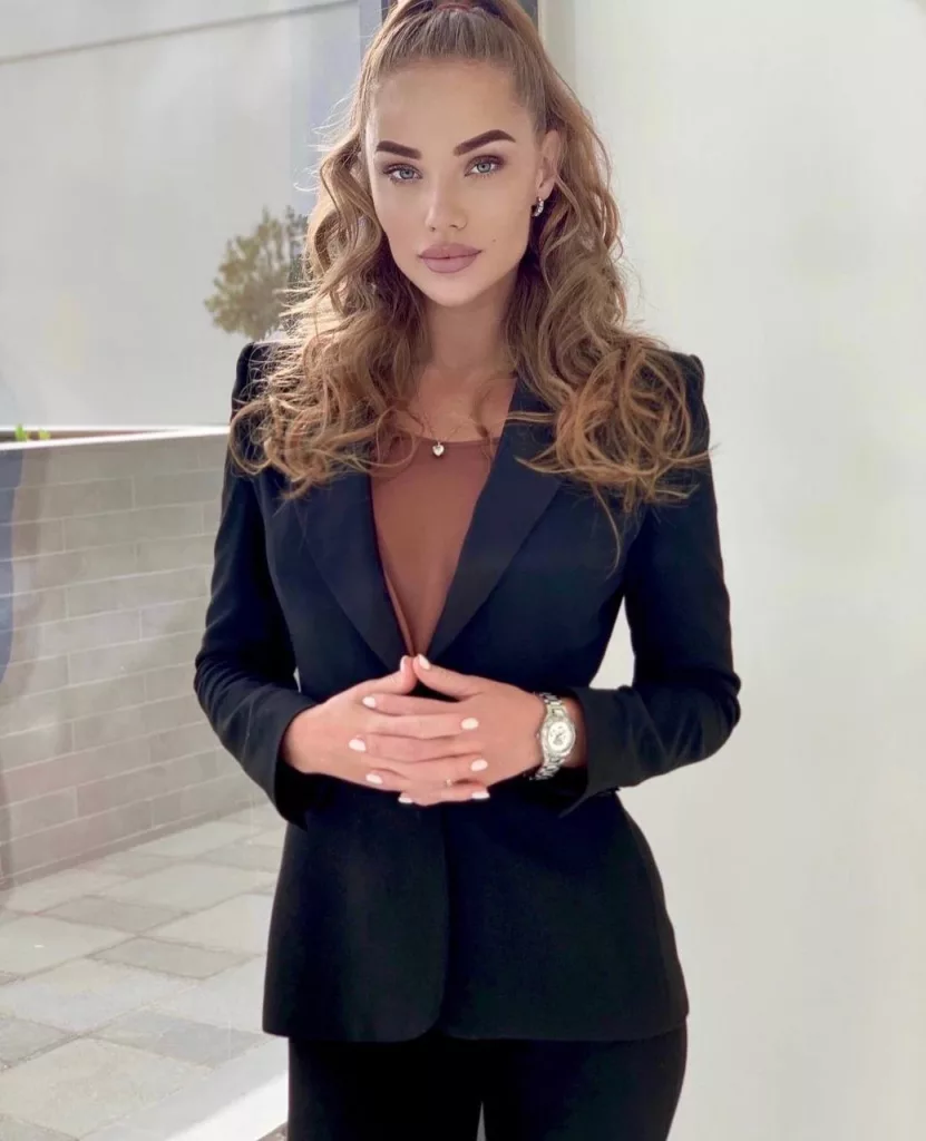 Девушка на час Надежда работает в Москве