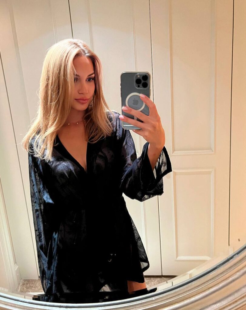 Лучшие эскорт услуги от Алисия работает в Москве